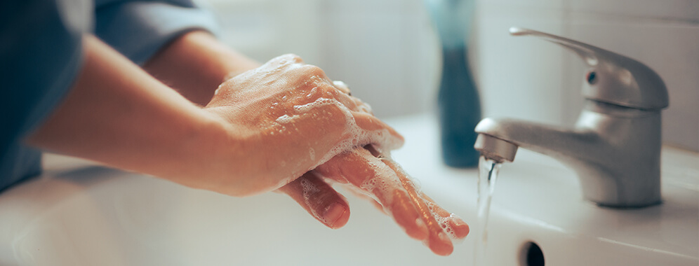 Hände werden gewaschen.