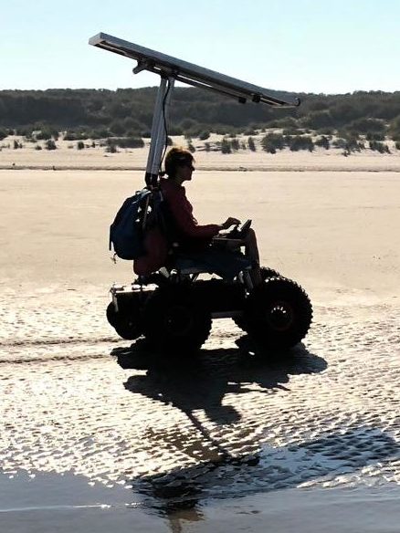 Frau mit MS am Strand im cadWeazle