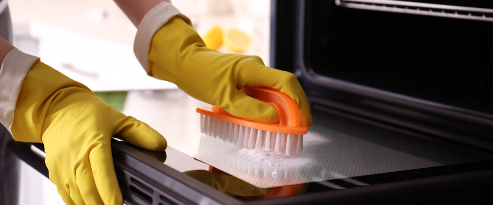 Den Backofen richtig reinigen