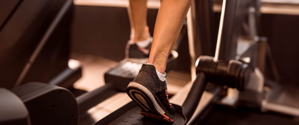 Fit auf dem Crosstrainer für zuhause