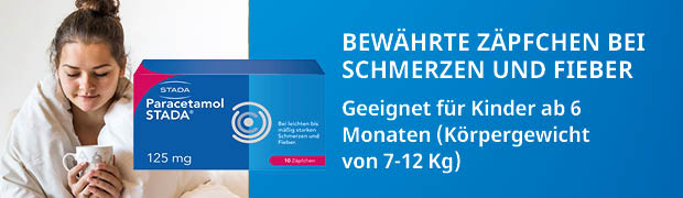 Junge Frau im Bett mit Tasse, Packung Paracetamol STADA® 125 mg Zäpfchen, Text: Bewährte Zäpfchen bei Schmerzen und Fieber.