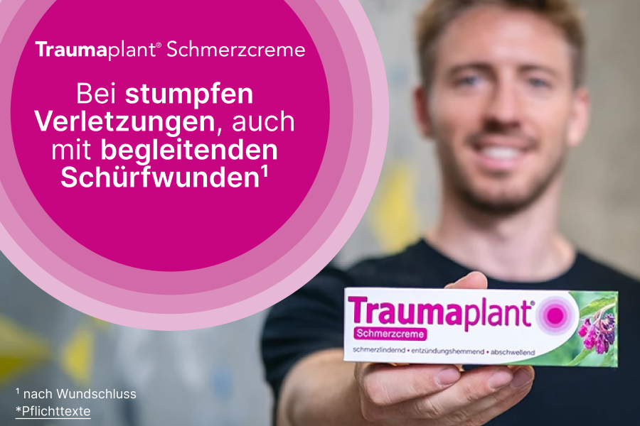 Mann hält Traumaplant Schmerzcreme, Text: Bei stumpfen Verletzungen, auch mit Schürfwunden.