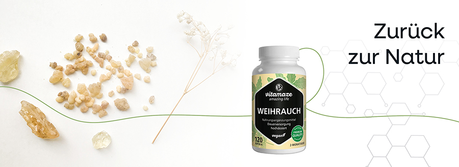 Weiße Flasche mit Kapseln, getrocknetes Harz. Text: Zurück zur Natur. Logo Vitamaze.