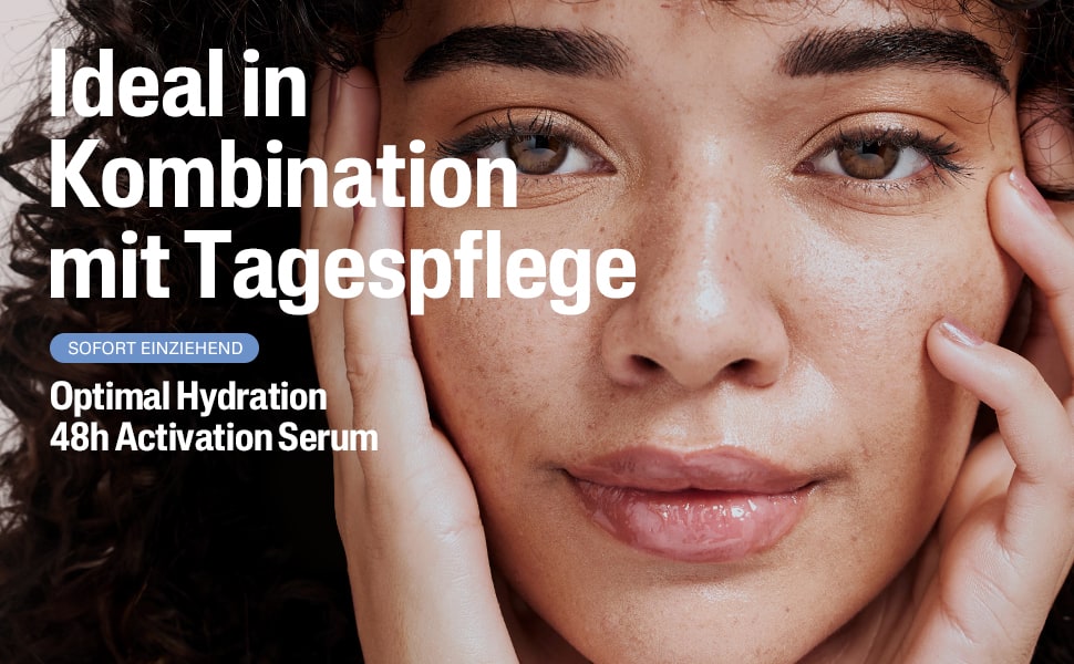 Frau berührt ihr Gesicht. Text: Ideal in Kombination mit Tagespflege. Optimal Hydration Serum.