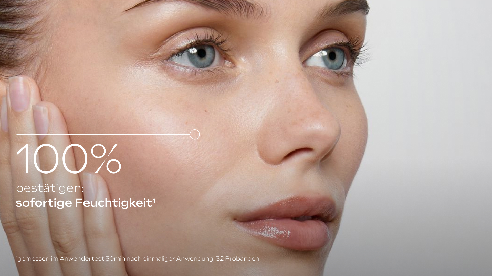 Gesicht einer Frau. 100% bestätigen: sofortige Feuchtigkeit.