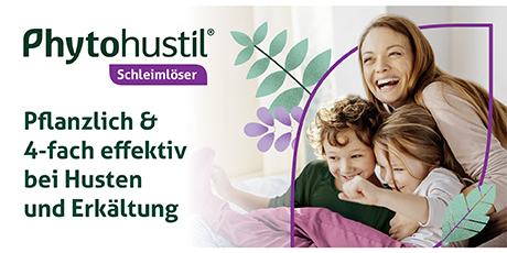 Familie lächelt. Text: Pflanzlich & 4-fach effektiv bei Husten und Erkältung.