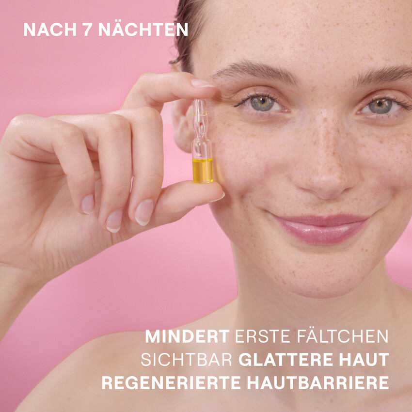 Einzelne Ampulle mit gelblicher Flüssigkeit. Aufschrift SKIN REPAIR. Transparente Glasampulle.