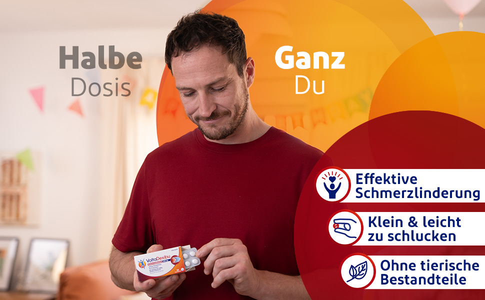 Mann hält VoltaDexibu Schmerztabletten 200 mg. Text: Halbe Dosis. Ganz Du. Vorteile: Effektive Schmerzlinderung.