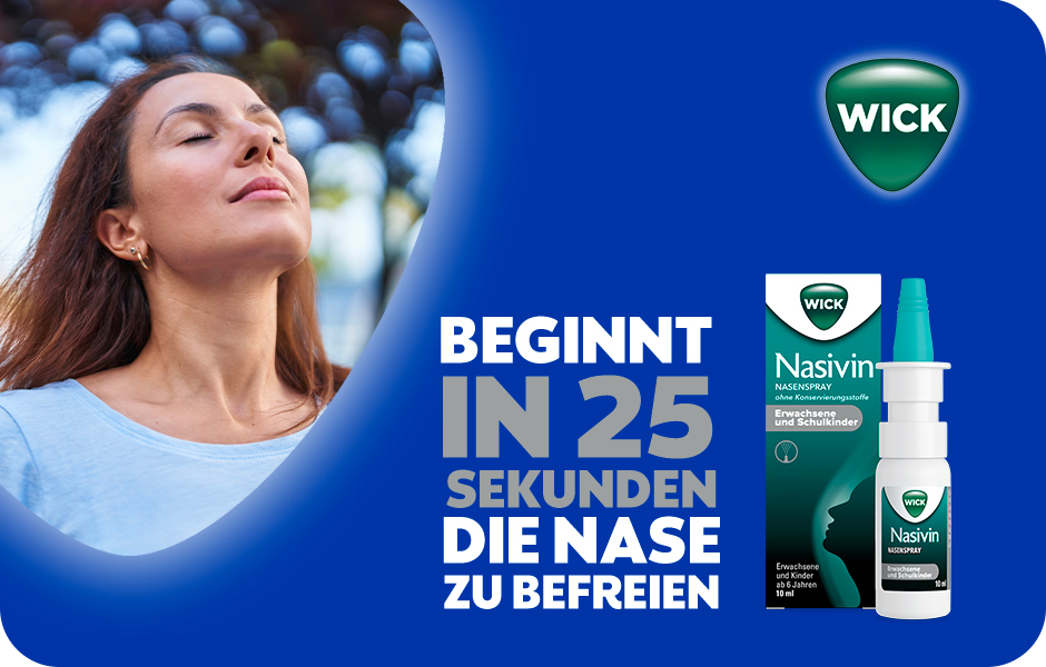 Uhr-Symbol. Text: Befreit die Nase für bis zu 12 Stunden. Blauer Hintergrund mit weißem Text und Symbol.