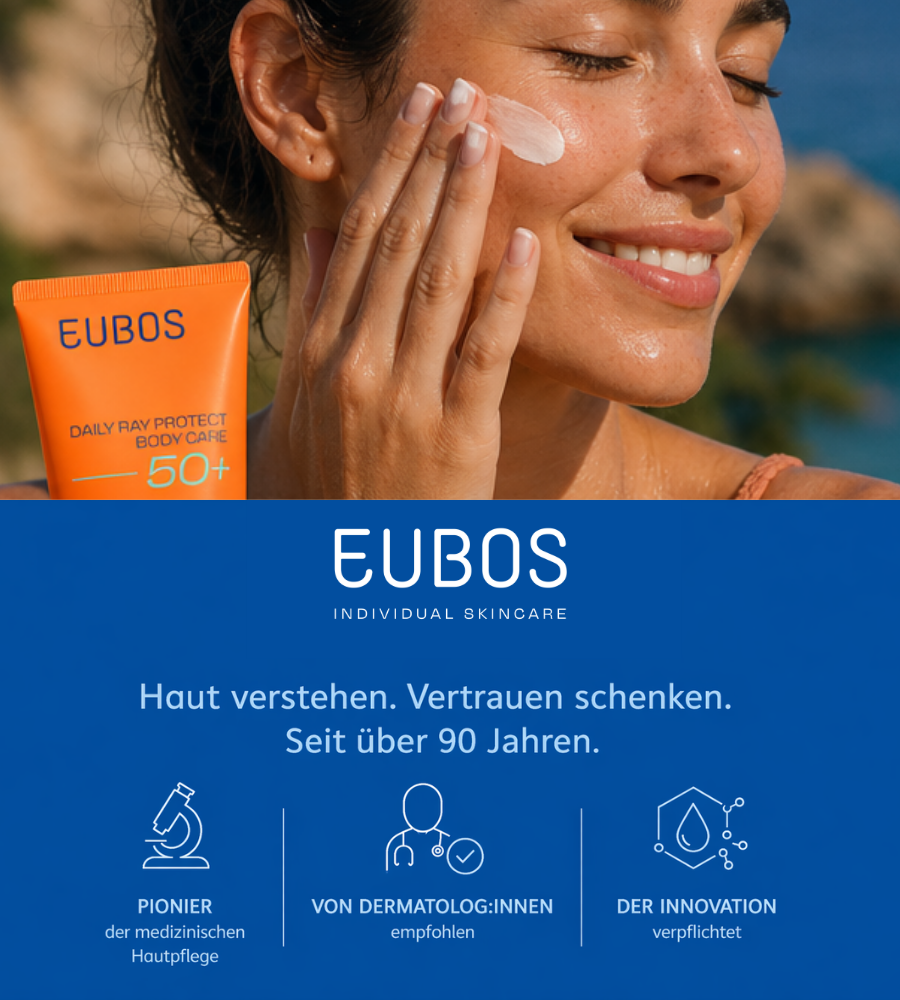 Frau lächelt. EUBOS Tube. Text über Hautpflege. Hintergrund blau.