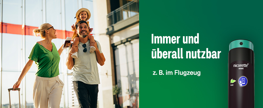 Mann benutzt Nicorette Mint Nikotinspray gegen Rauchverlangen.