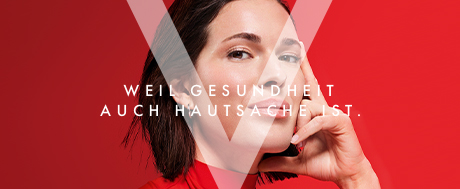 Frau mit rotem Hintergrund. Text: Weil Gesundheit auch Hautsache ist. Vichy Logo.