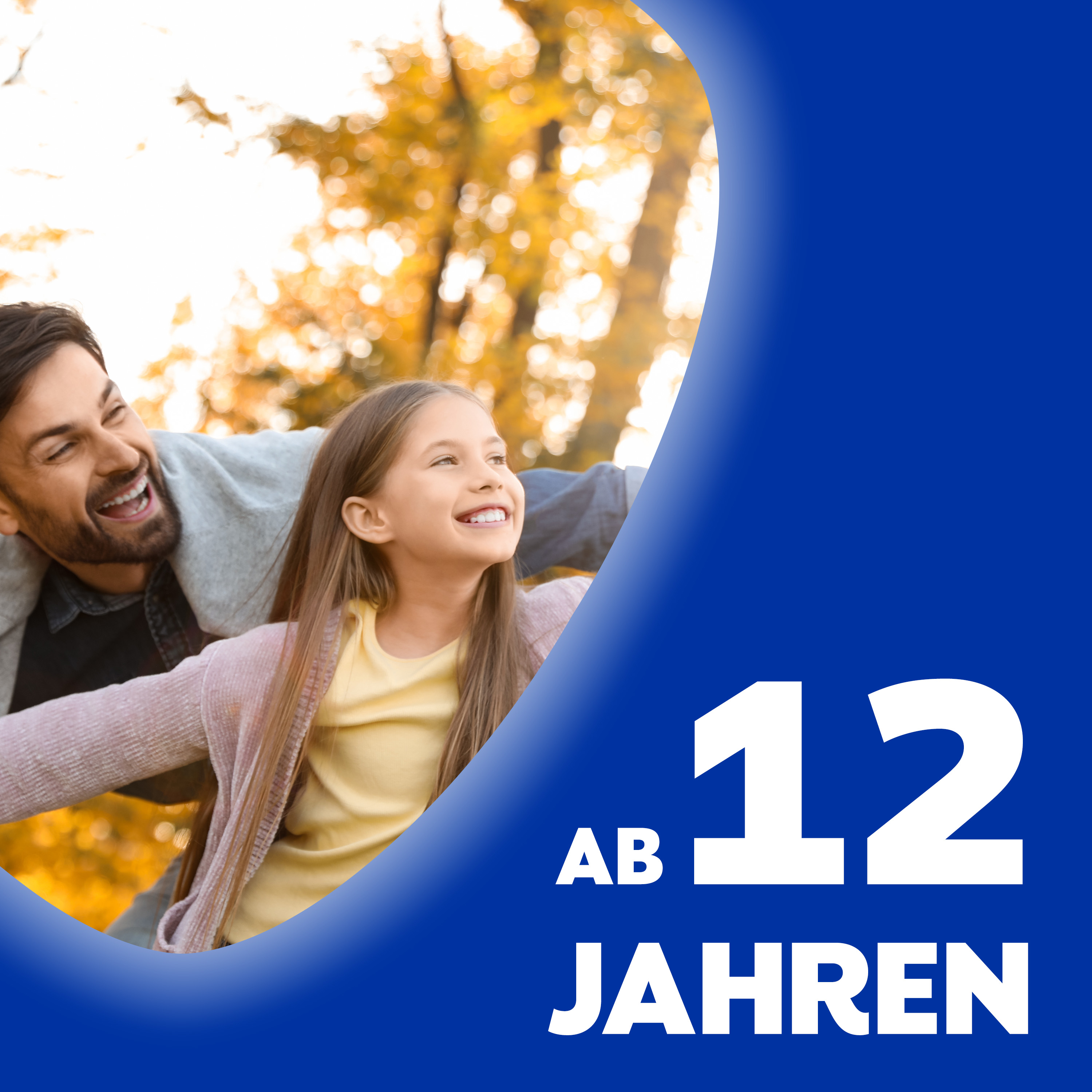 Vater und Tochter lachen. Text: Ab 12 Jahren.