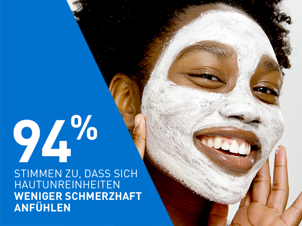 Frau mit Gesichtsmaske, Text '94% stimmen zu, dass sich Hautunreinheiten schmerzhaft anfühlen'.