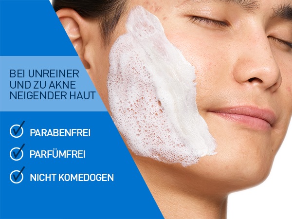 Mann mit Schaumreiniger im Gesicht, Icons für 'Parabenfrei', 'Parfümfrei', 'Nicht komedogen'.