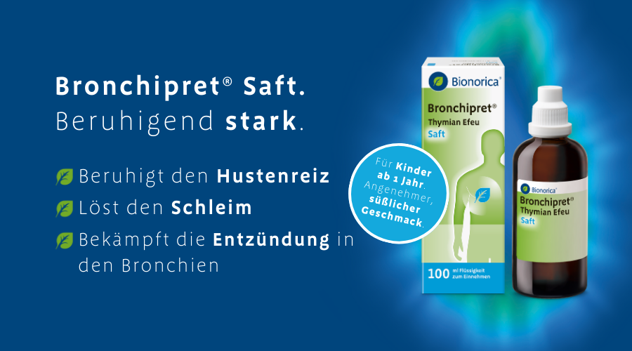 Bronchipret® Saft, Flasche und Verpackung. Text: Beruhigend stark. Beruhigt den Hustenreiz. Löst den Schleim. Bekämpft die Entzündung in den Bronchien.