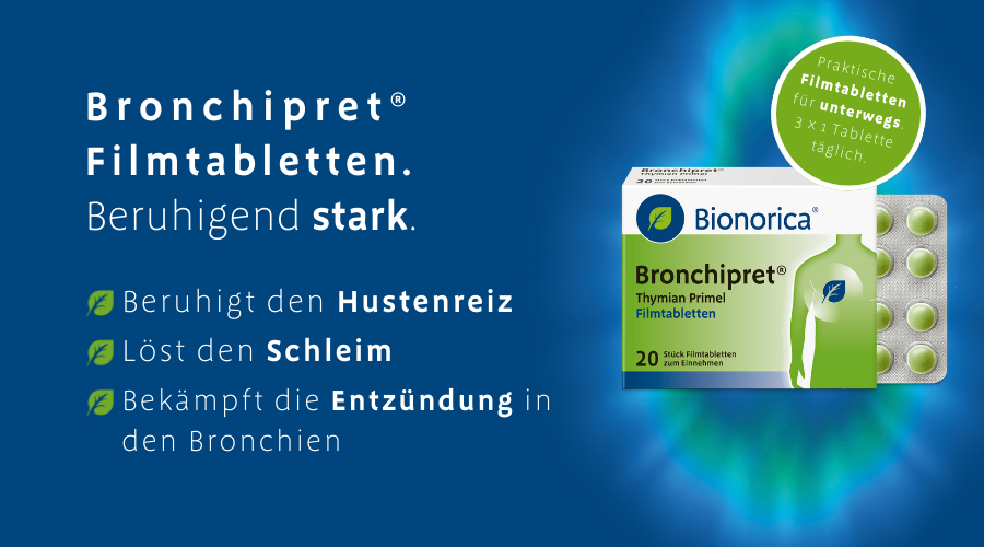 Packung Bronchipret® Filmtabletten und Blister. Text: Beruhigend stark. Beruhigt den Hustenreiz, löst den Schleim, bekämpft die Entzündung.